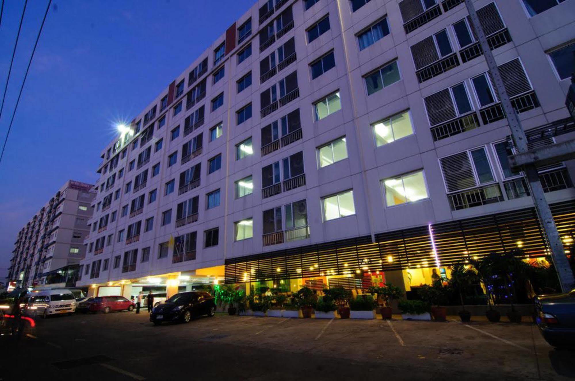 Centric Place Hotel Bangkok Exterior photo